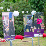 3 Roll-ups mit Sandstein Personen. Guckloch am Kopf zum durchschauen + fotografieren.