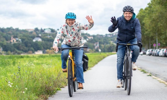 2 Personen auf Fahrrädern