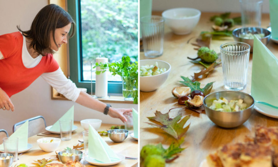 Küchenbild mit gedecktem Tisch