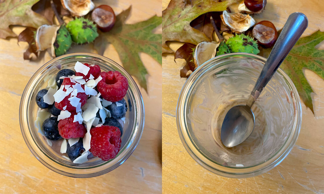 Doppelbild eines Dessert mit roten Früchten im Glas. Links: gefülltes Glas. Rechts: Leer gegessenes Glas mit Löffel.