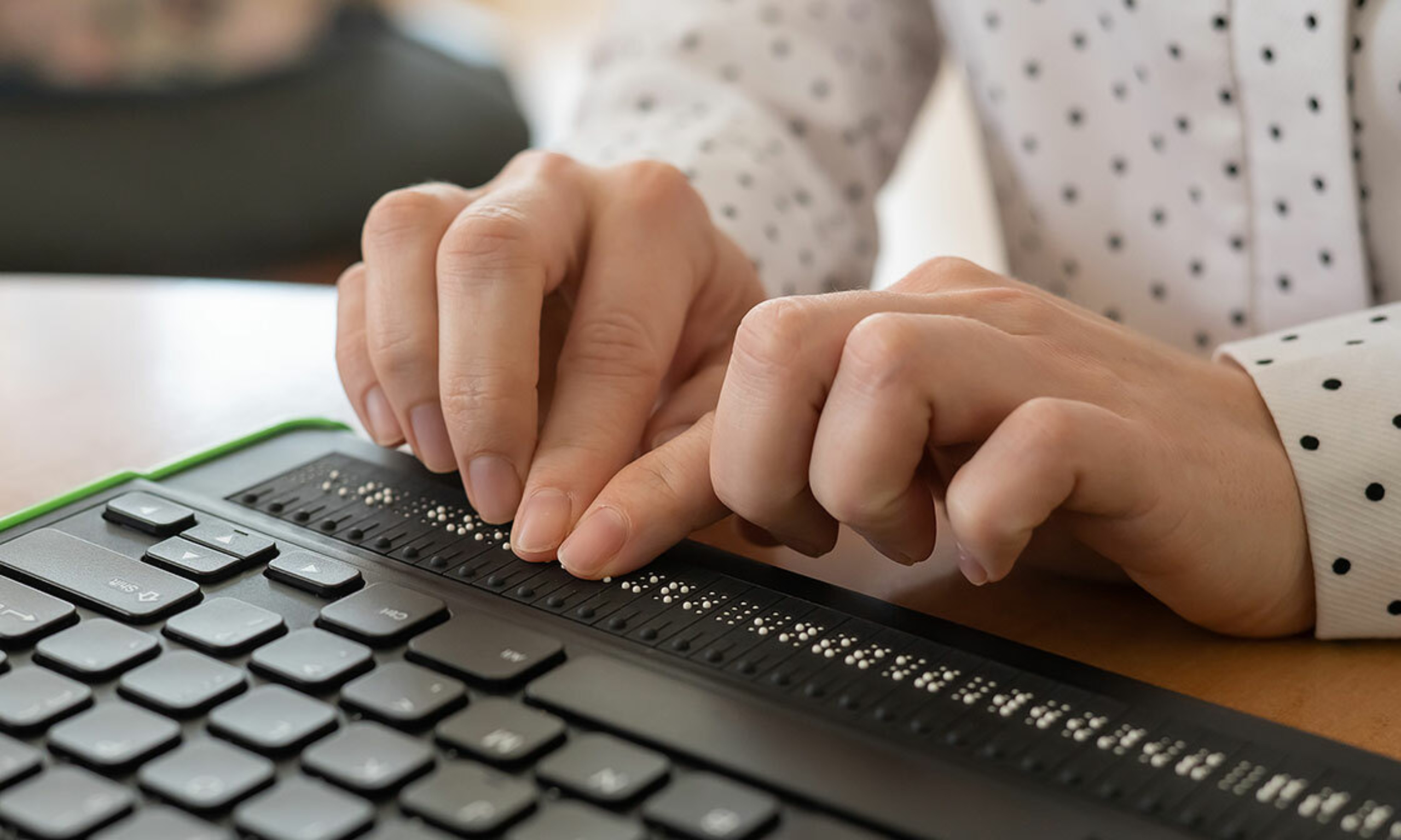 Foto: Hände auf Tastatur