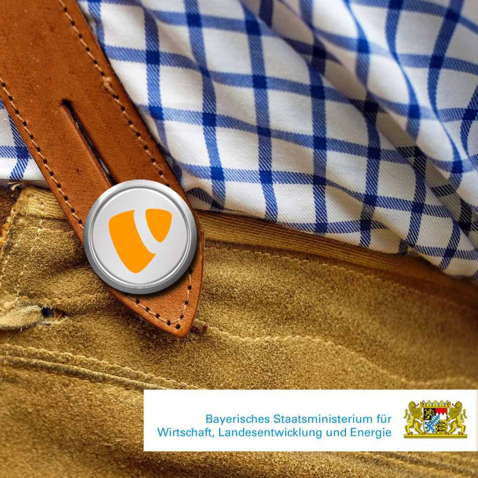 Collage: Lederhose mit Logos Typo3 und STMWI