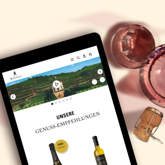 Grafik: Website Schloss Wackerbarth auf Tablet