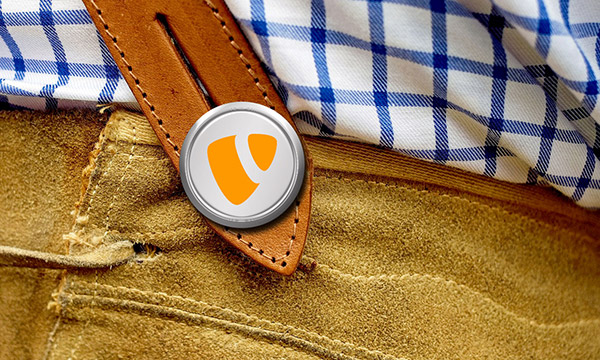Foto: Schnalle einer Lederhose mit dem TYPO3 Logo