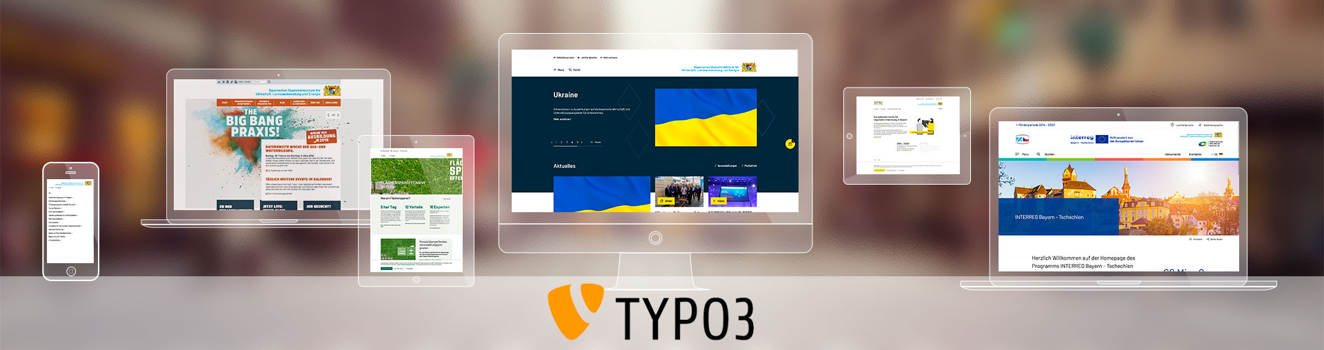 Grafik: digitale Endgeräte mit den Websites des StMWi und TYPO3 Logo