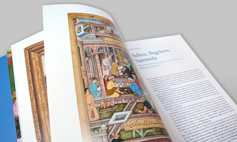 Auftaktseite des Ausstellungskataloges &raquo;Miniatur-Geschichten. Die Sammlung indischer Malerei im Dresdner Kupferstich-Kabinett&laquo;